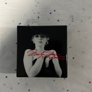 Mac Marilyn Monroe eyeshadow Preferred blonde